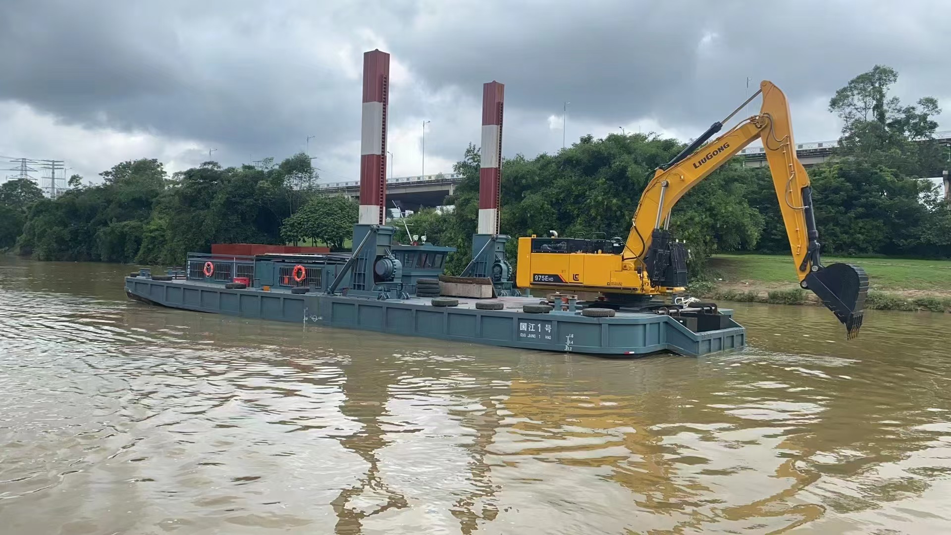挖机平台船